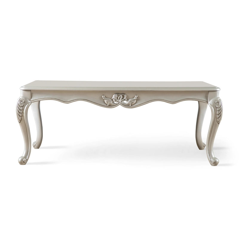 Table basse traditionnelle Clarissa en bois massif avec pieds sculptés