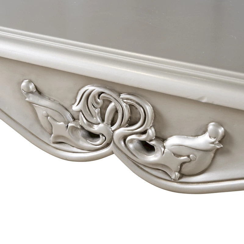 Table basse traditionnelle Clarissa en bois massif avec pieds sculptés