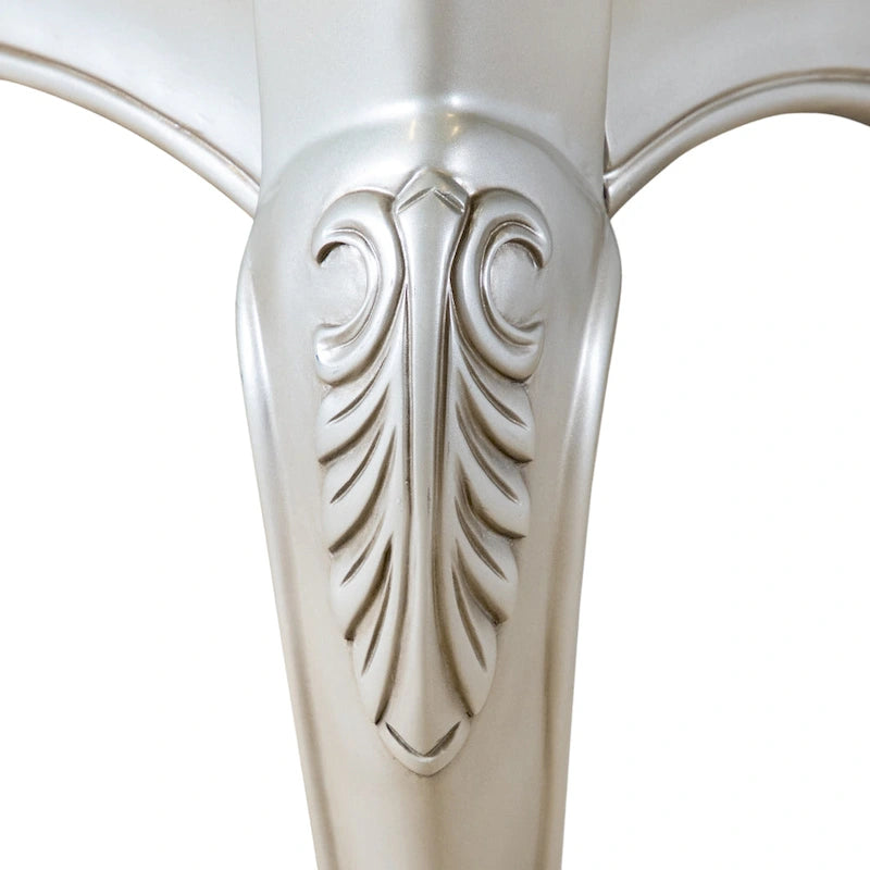 Table basse traditionnelle Clarissa en bois massif avec pieds sculptés